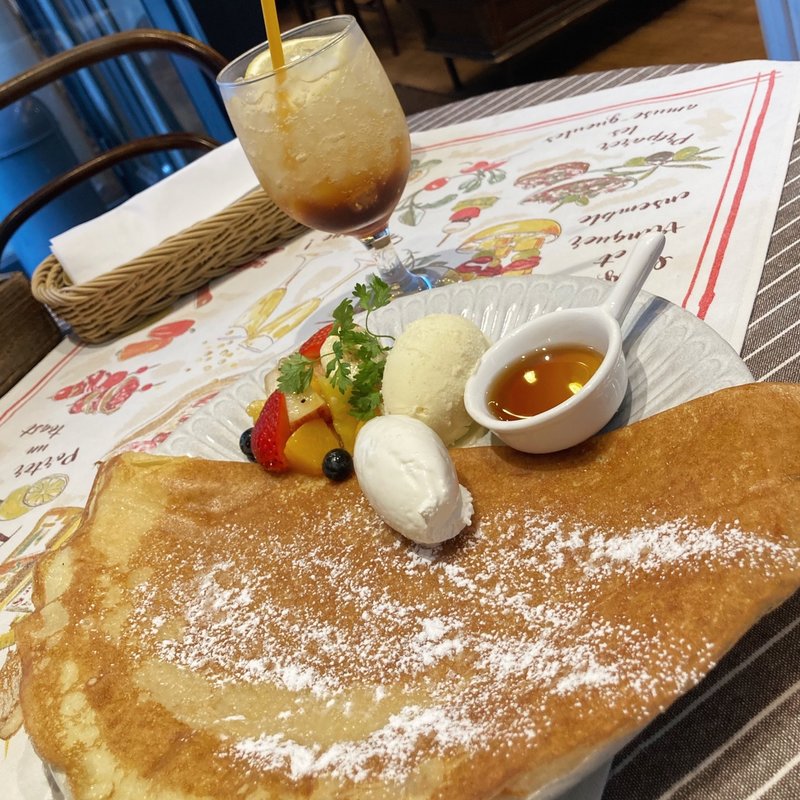 フリュイシャンティ(クレープリー・スタンド・シャンデレール)