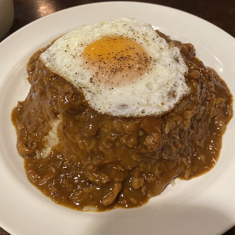 カレーピラフ　目玉焼き乗せ(ラ・フォーレ)