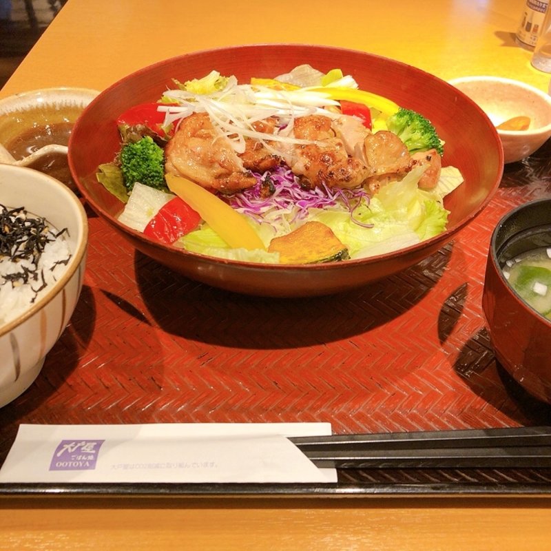 もろみチキンの彩りサラダボウルとしそひじきご飯定食(大戸屋ごはん処 神田神保町店)