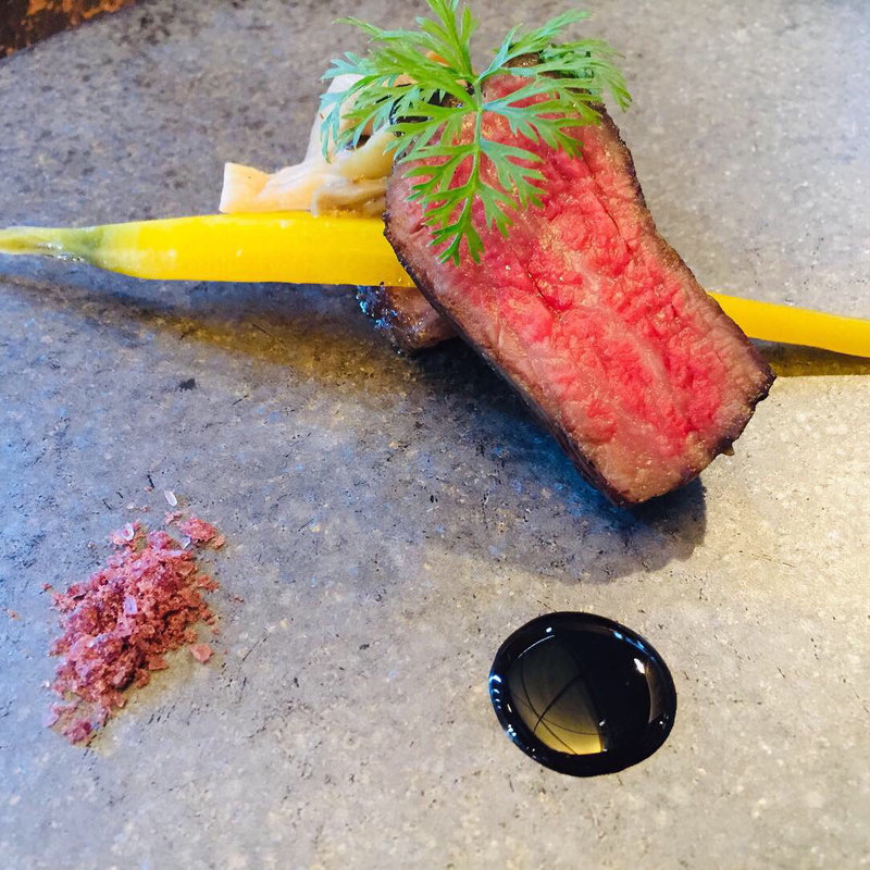 黒毛和牛ヒウチの低温真空調理(イン ザ ムーン （IN THE MOON）)