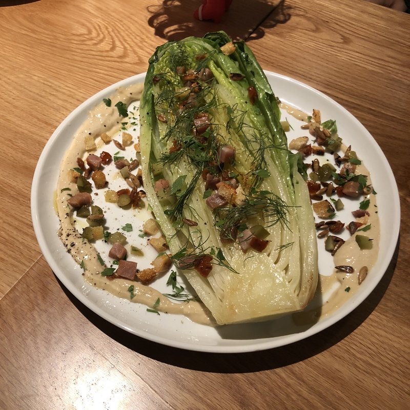 ロメインレタスのグリルサラダ(三宿KEVELOS)