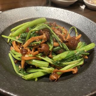 空芯菜とキノコの塩味炒め(善道)