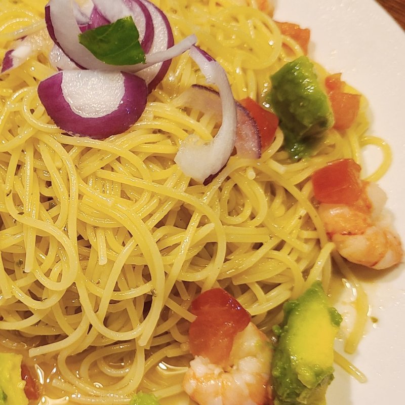 海老とアボカド入り冷製スパゲッティ(ラ・タベルナ )