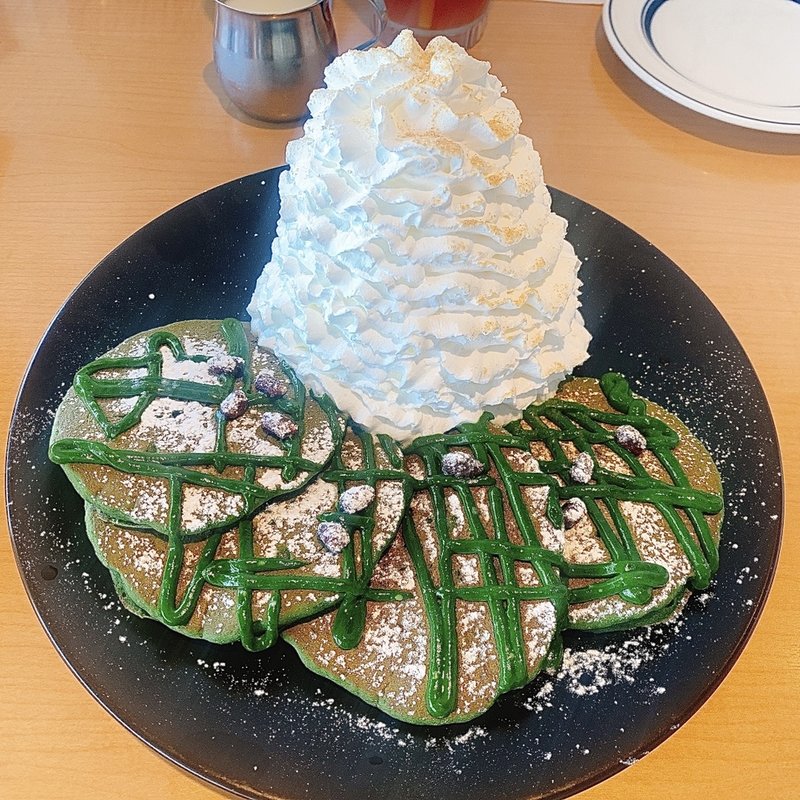 宇治抹茶、ホイップクリームと レッドビーンズ（あずき）(Eggs 'n Things お台場店)