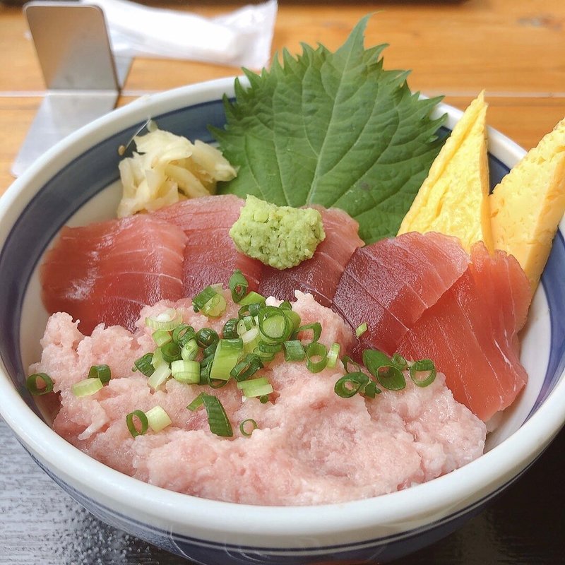 本マグロ丼(真鶴 魚座 （まなづる・さかなざ）)