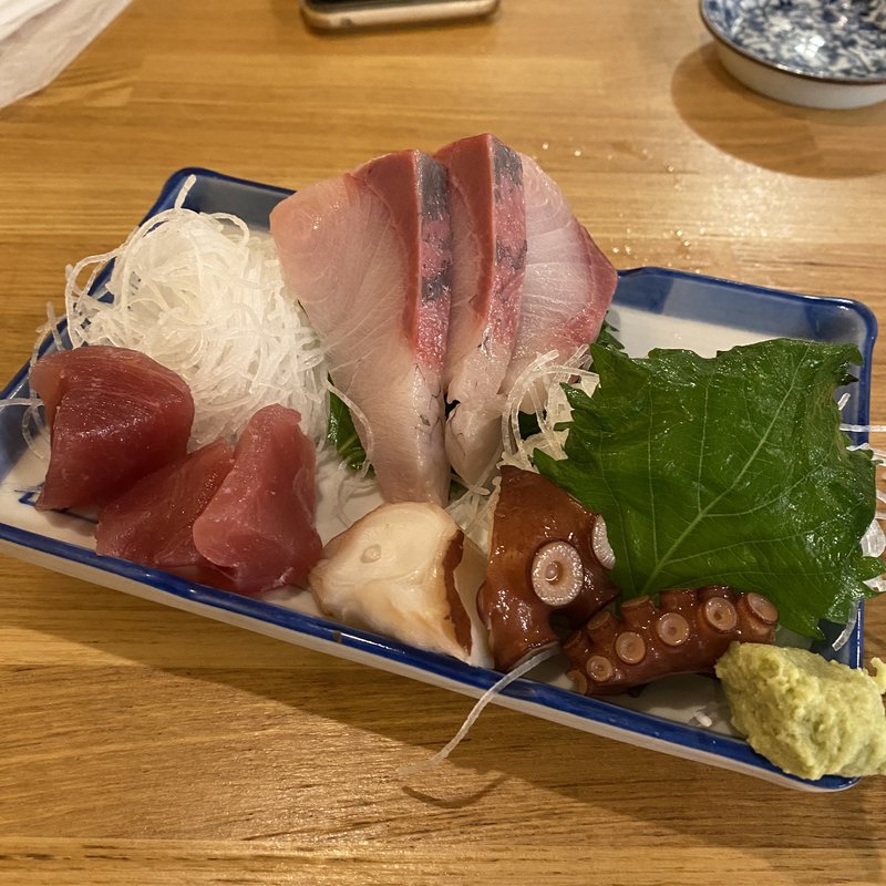 刺身三点盛り(大衆酒場 BEETLE 野毛)