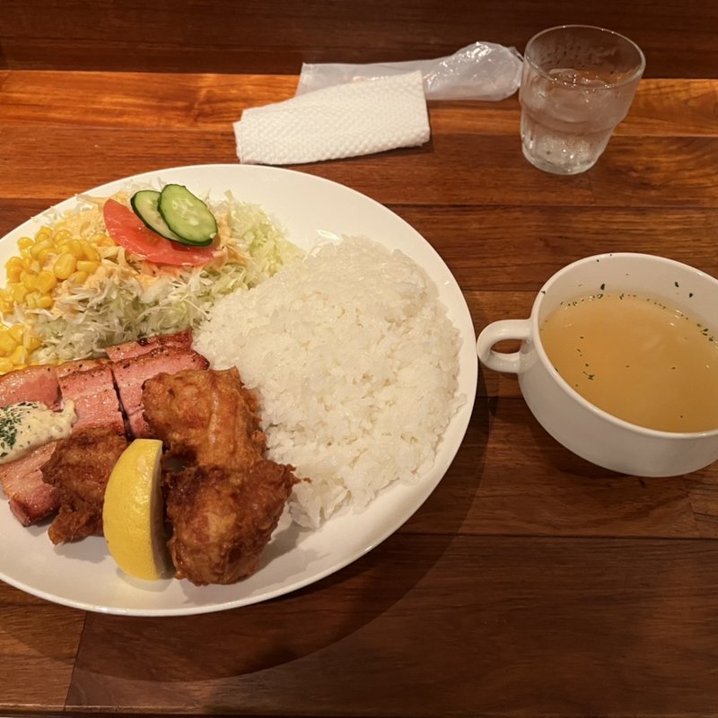 日替り(唐揚げ、ベーコン)定食(洋食 日松亭)