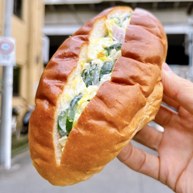 サラダパン(岡本ベーカリー)