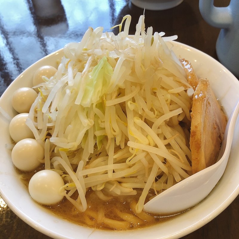 ラーメン小ウズラ、ヤサイマシ、ニンニク少なめ(ラーメン パワースポット 厚木店 )