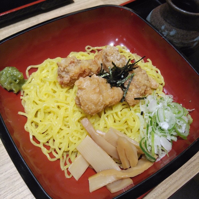 冷かけ唐揚げラーメン(駅そば　しらかみ庵)