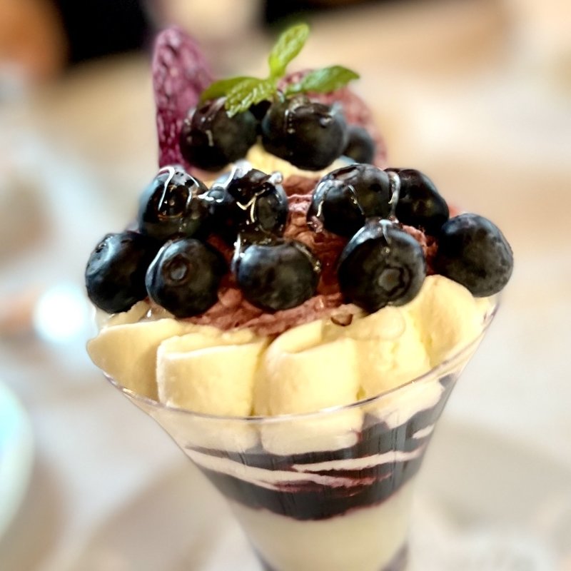 岐阜県 揖斐郡産“ブルーベリー”のパフェ(資生堂パーラー サロン・ド・カフェ 銀座本店)