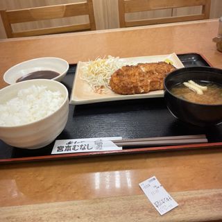 チキンカツ定食(定食屋 宮本むなし JR神戸駅前店)