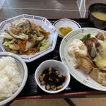 日替りランチ　鳥のチーズ焼きと野菜炒め(名門大洋フェリーターミナルレストラン)