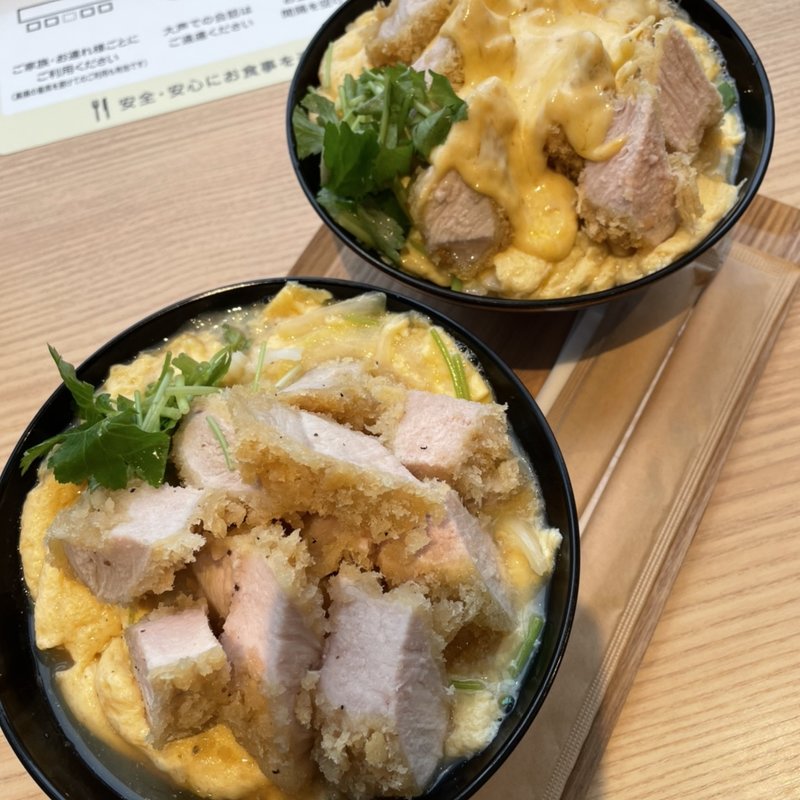 黒トリュフ厚切りロースカツ丼(北新地とんかつエペ エキスポシティ店)