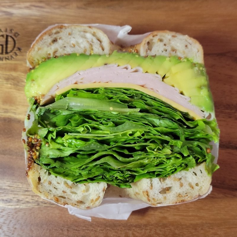 ターキーブラストとアボカド(ぐるぐるべゑぐる)