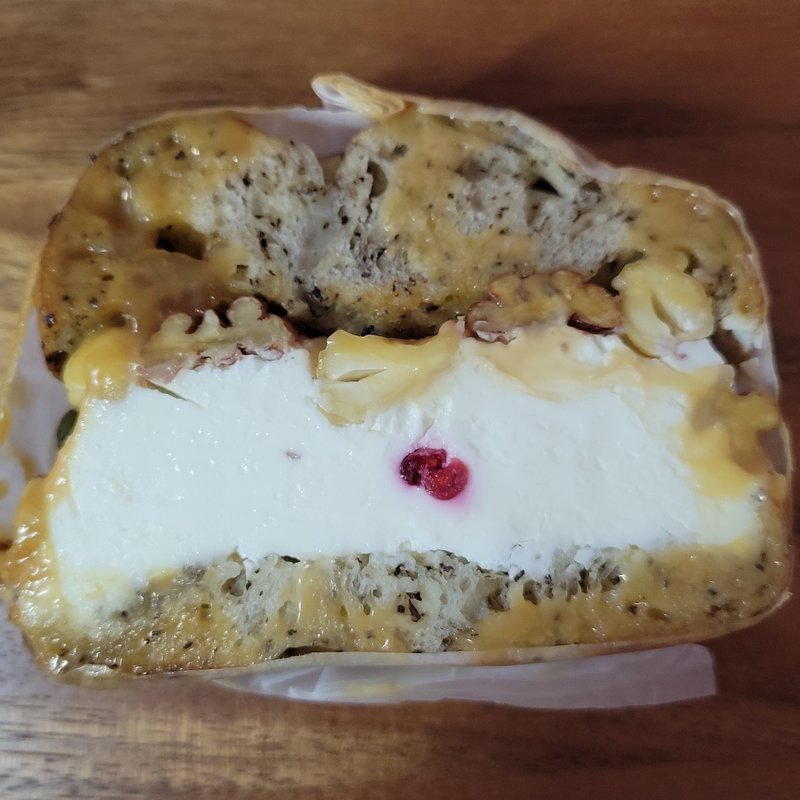 ビターキャラメルナッツとクリームチーズ(ぐるぐるべゑぐる)