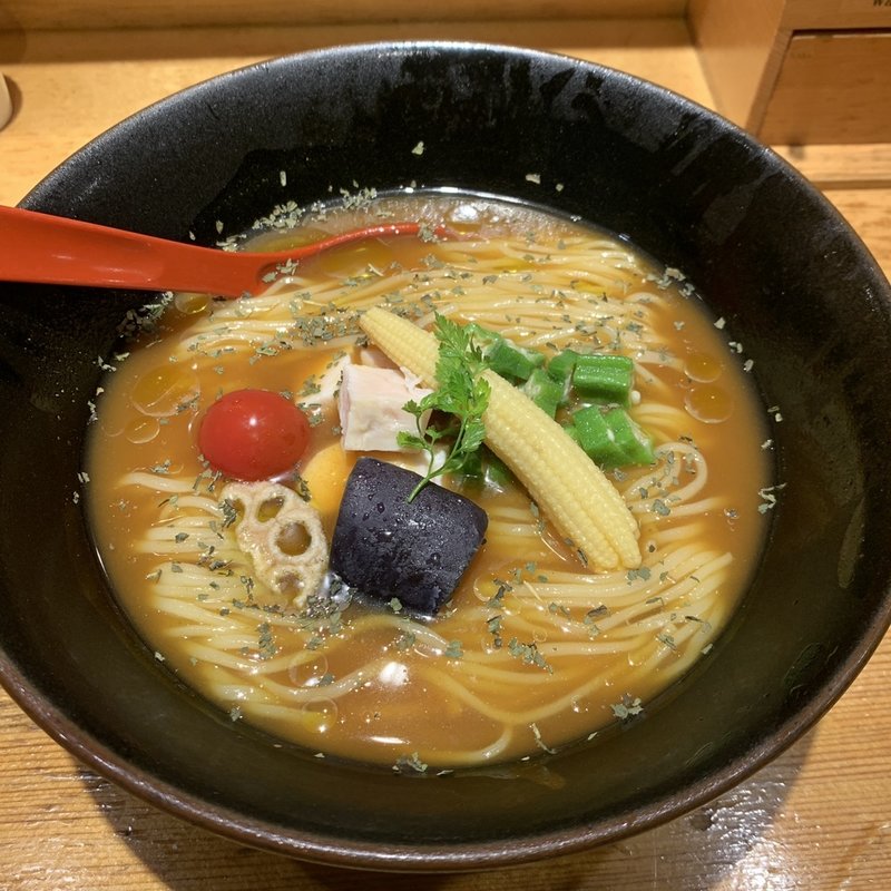 冷たいスパイスカレーらー麺(焼きあご塩らー麺 たかはし )