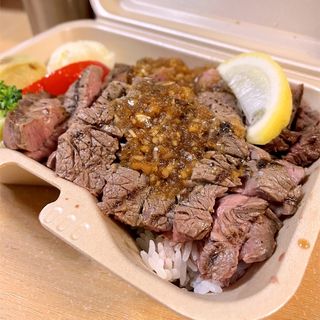 ステーキ丼(焼肉専門 田中精肉店 大橋店)