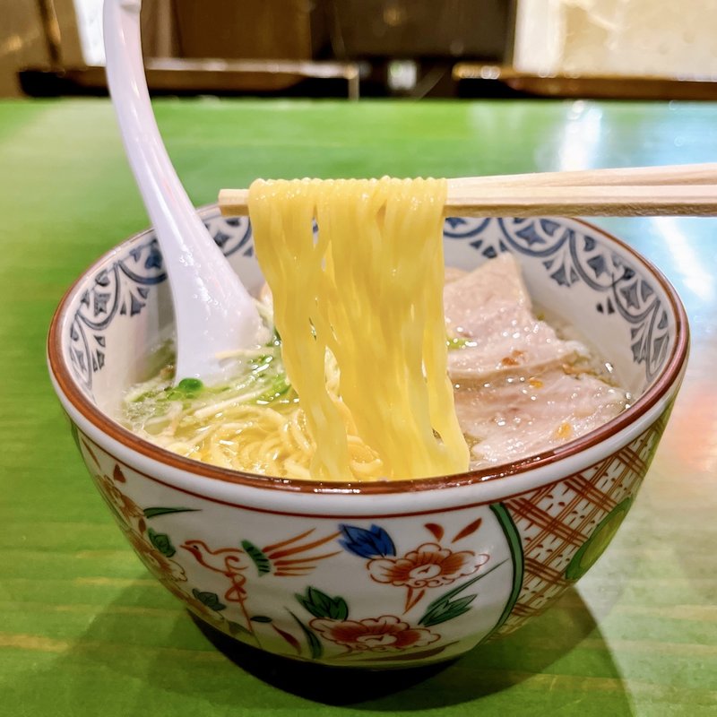 通堂うま塩ラーメン新・おんな味玉子入りレギュラー(琉球新麺 通堂)