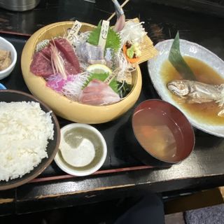 煮魚定食(海鮮どんぶり亭 )