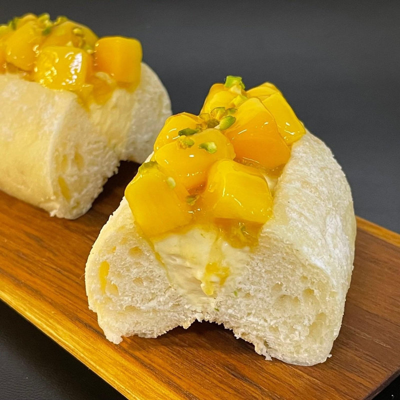 アップルマンゴーとパッションの白パンドッグ(オークウッド)