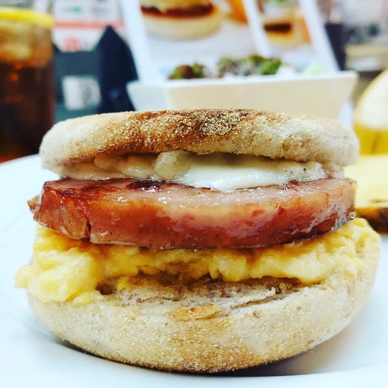 ソーセージマフィンセット+スクランブルエッグ(カフェ　ベリー （カフェベリー）)