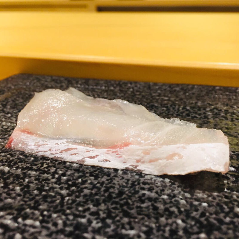 鹿児島錦江湾の真鯛の塩締め(鮨一)