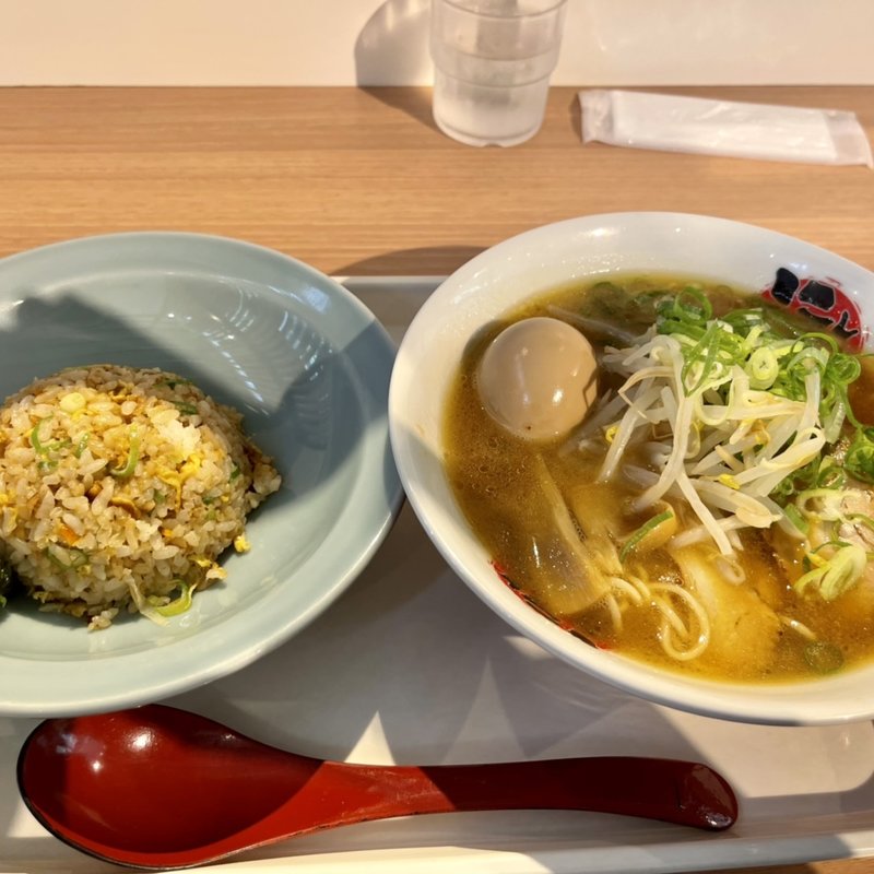 徳島ラーメン半チャンセット(にし利)