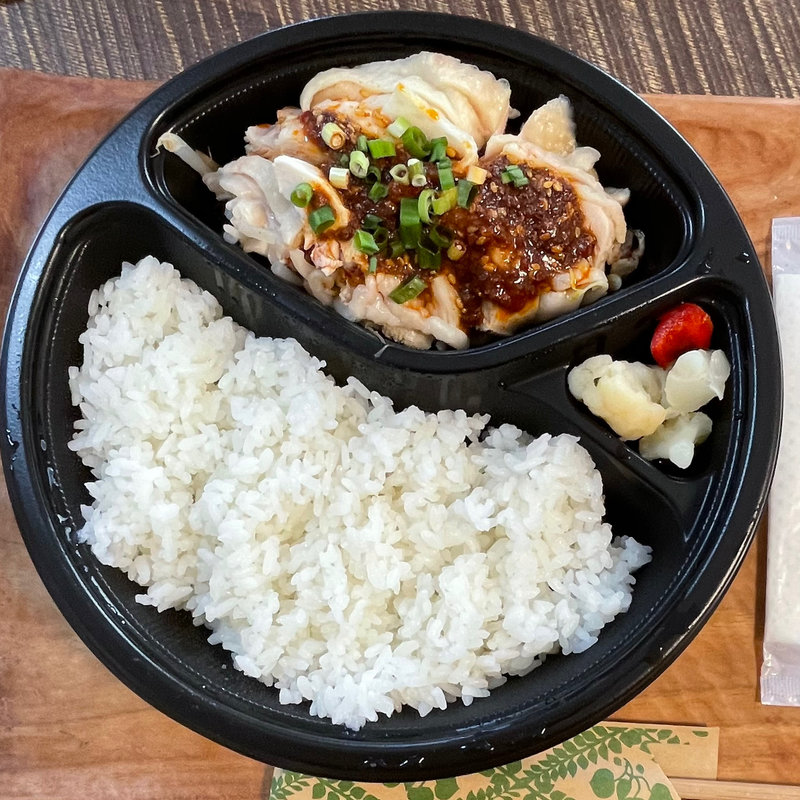 安い､早い持ち帰り蒸鶏丼(優味彩)