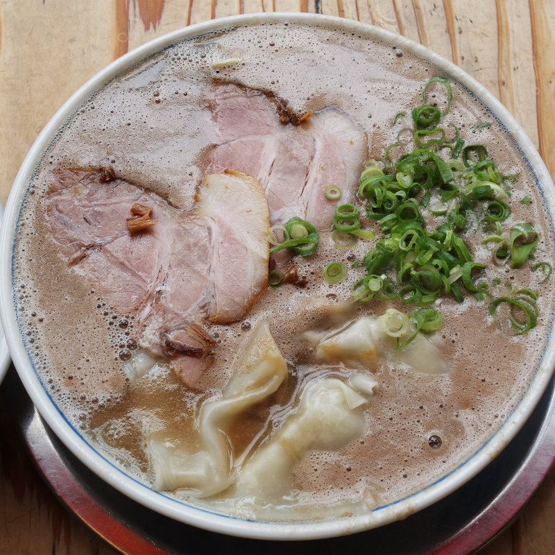 ワンタンメン(博多だるま 総本店)