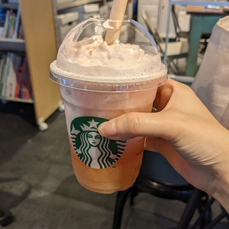 桃MOREフラペチーノ(スターバックス・コーヒー 都営神保町駅店)