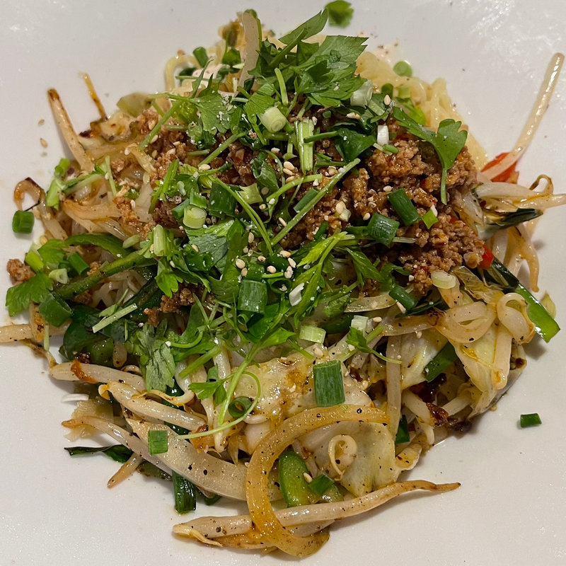 冷やし担々麺野菜炒めのせ(アジアン ヌードル  )