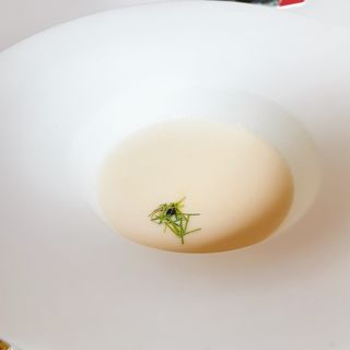 とうもろこしの冷製スープ(くりやまアンド・アム)