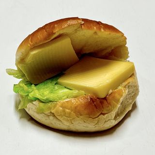 チーズパン(岡本ベーカリー)