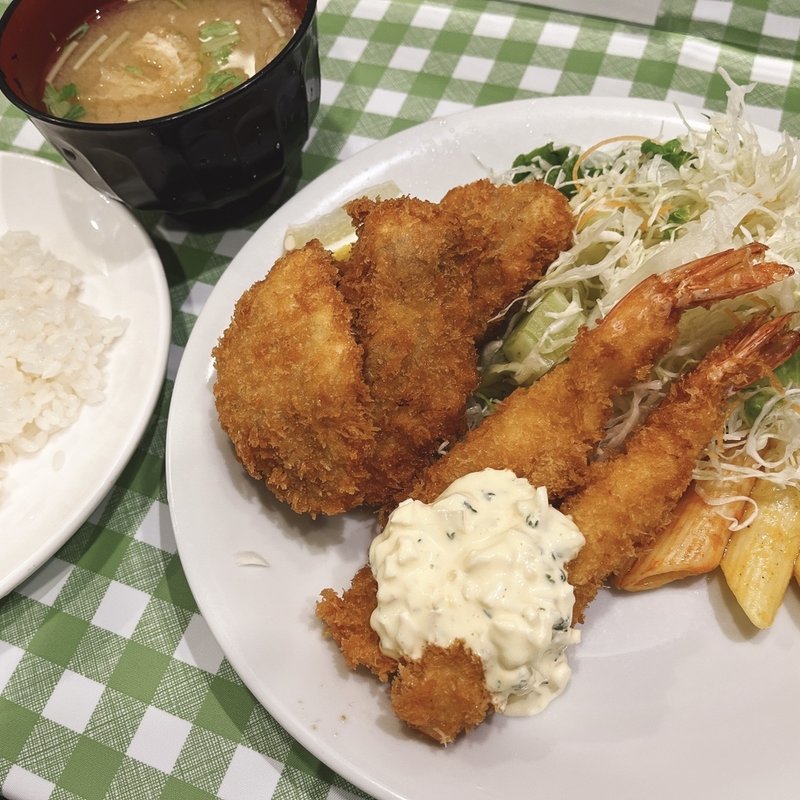 エビフライとヒレカツ定食(ステーキ 主人公)