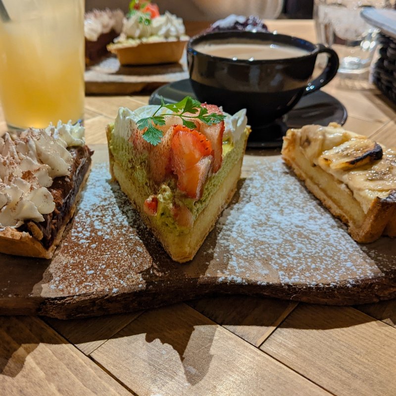 お好きなパイ＆3種のタルト＋ドリンク1杯付き(自家醸造クラフトビール CRAFTMAN UMAMI（クラフトマン ウマミ）梅田茶屋町店)