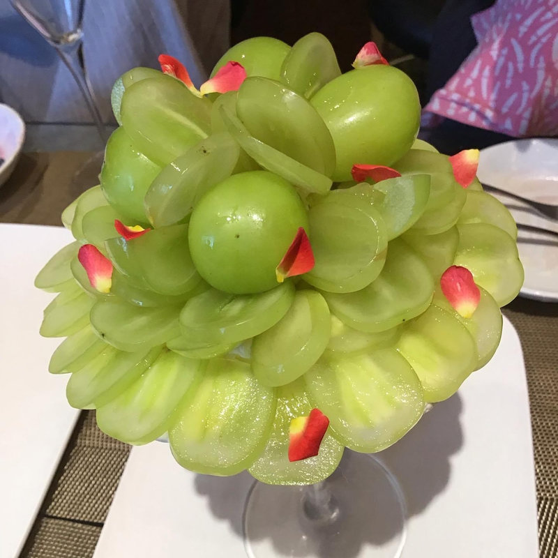 シャインマスカットパフェ(THE LIVING)