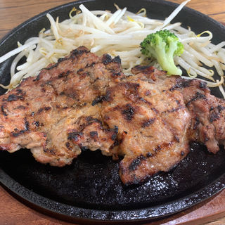 厚切りポーク(黒牛 炭火焼きステーキ&中華バル)