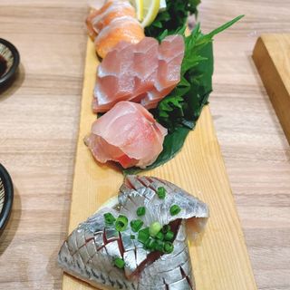 本日の鮮魚おまかせ盛り5種(ふく浜金KITTE名古屋店)