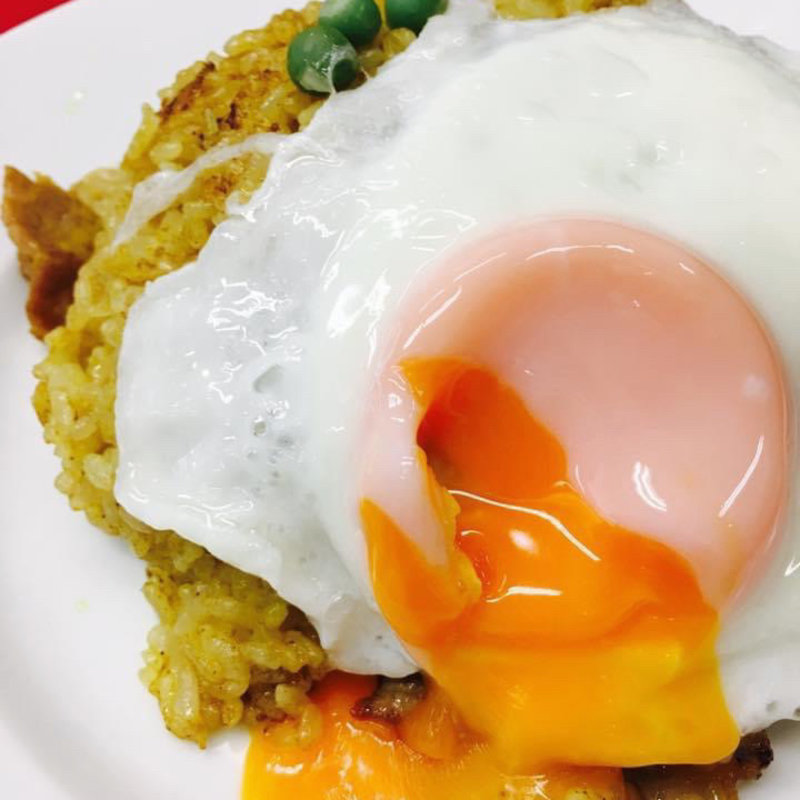 カレー炒飯 半熟目玉焼き(やじ満)
