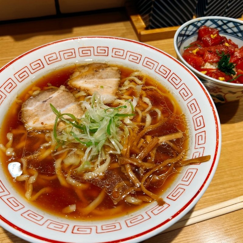 醤油ラーメン(まったり)と鮪漬丼(きたかた食堂 )