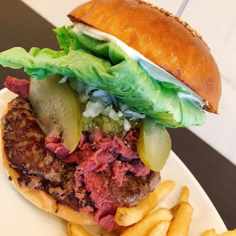 ガーリック醤油ローストビーフバーガー(キノーズマンハッタンニューヨーク)