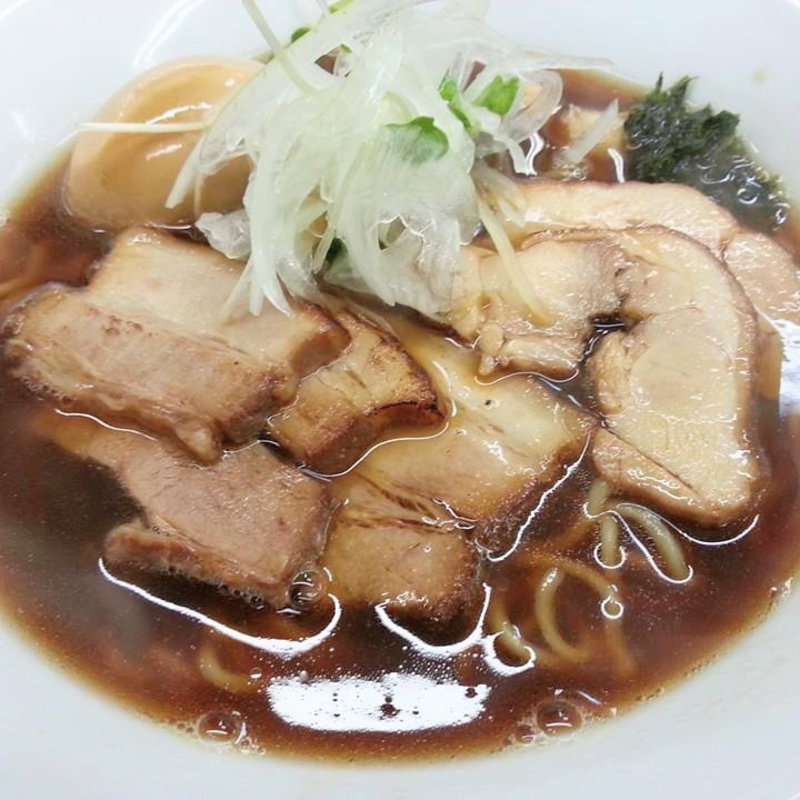 醤油拉麺 半熟味玉(富白)