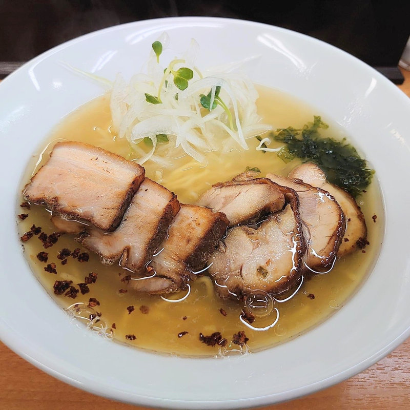 鶏ぶた塩拉麺(富白)