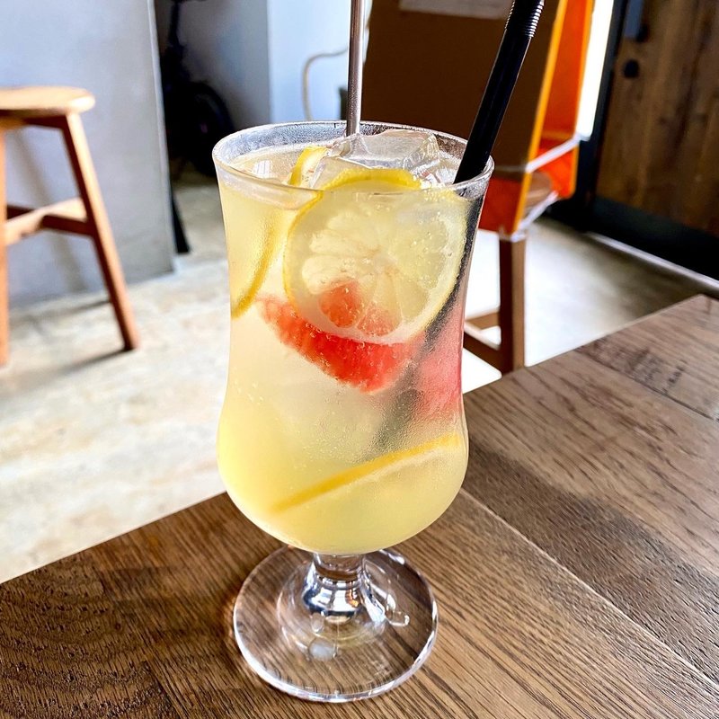 グレープフルーツとレモンのハニースカッシュ(マーベリック　コーヒーアンドヴォイド)