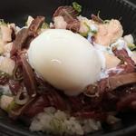 馬トロ丼、温玉つき