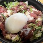 馬トロ丼、温玉つき(馬肉特急　東府中店)