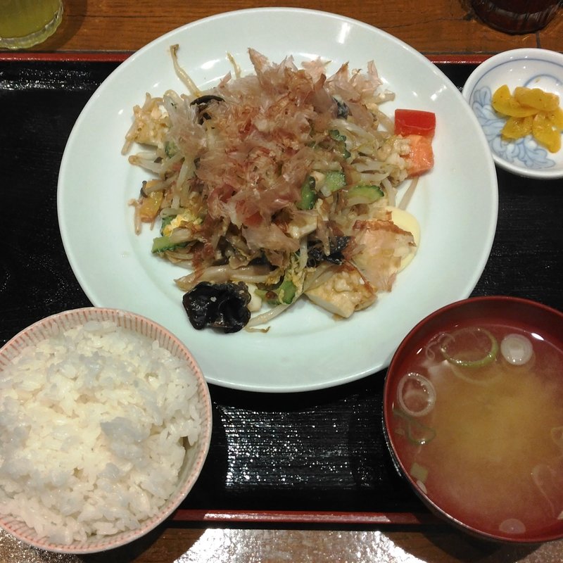 ゴーヤートマト 揚げ豆腐の チャンプルー定食(いまここ和食 武屋食堂 北目町店)