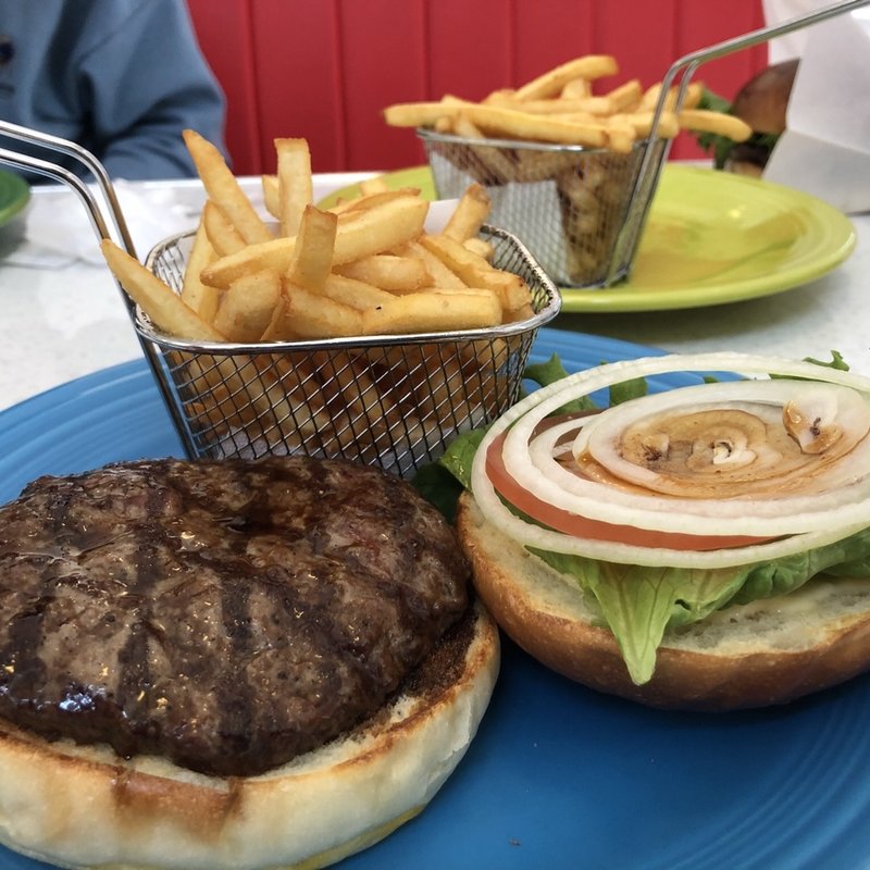 (イーワイズ （【旧店名】ハンバーガーランド）)