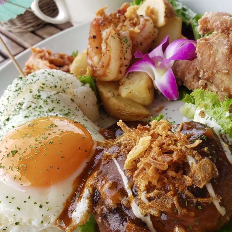 ハンバーグ&モチコチキンプレート(KOA （コア）)